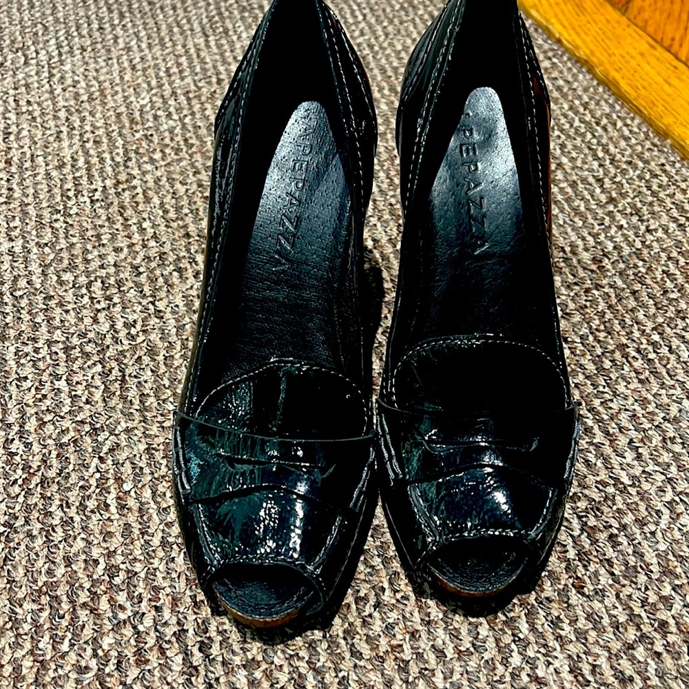 Apepazza black patent peep toe block heels size 9.5 Excellent condition